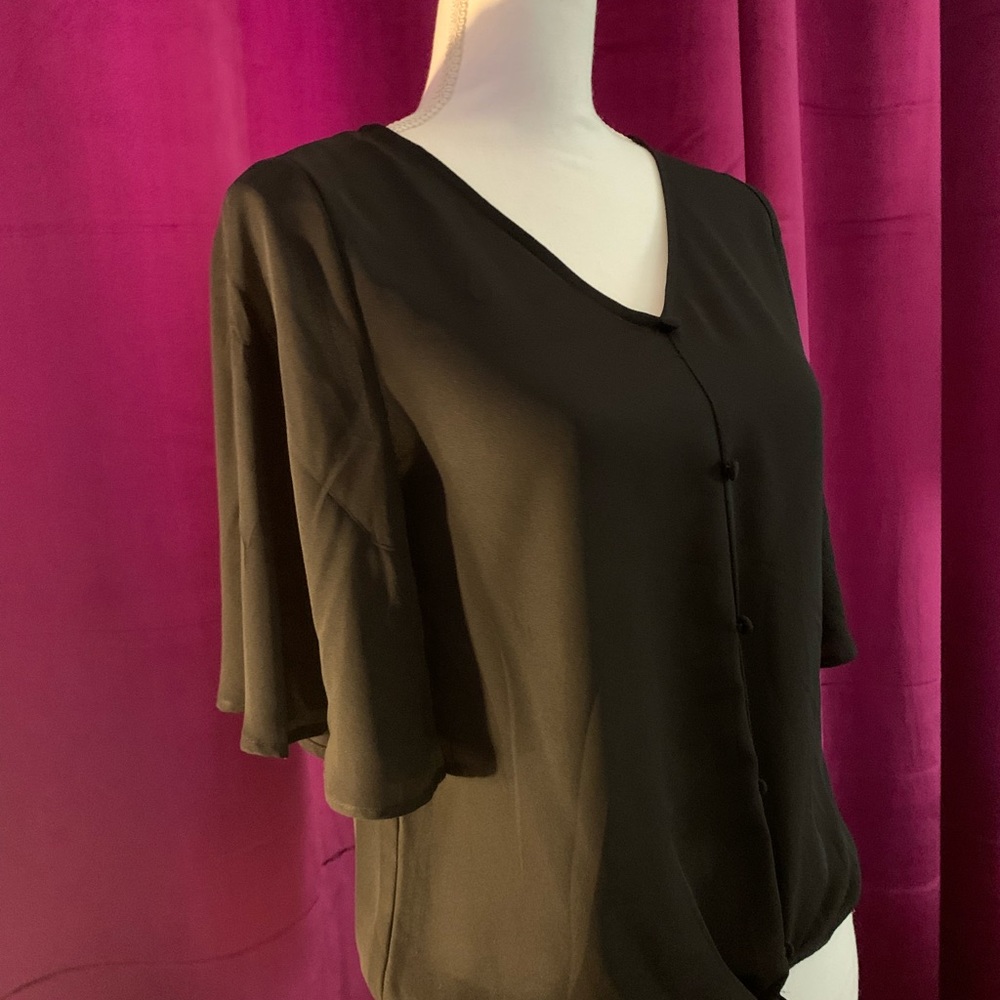 Size S black top. Flowy